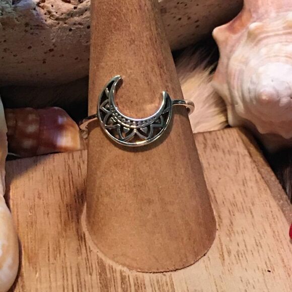 Boho Crescent Moon Filigree Sterling Silver Ring - Picture 5 of 5
